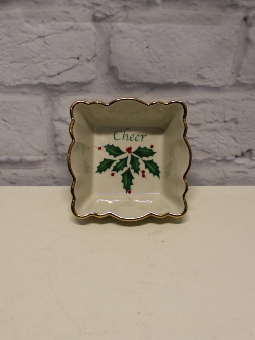 Lenox Holiday Cheer Square Fluted Dish Gold Scalloped Trim Christmas Elegant